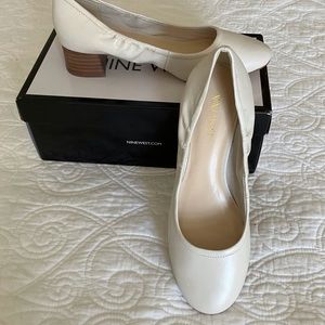 New Low-Heeled Cream Leather Shoes Sz 7